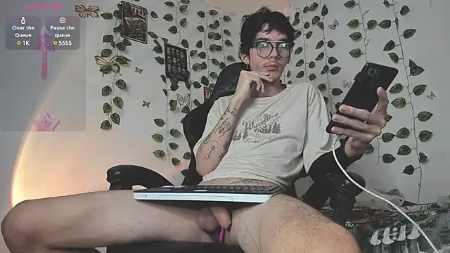 Snapshot of skinny_dann chatting on 5, 1, 2025 skinny dann online show from 5, 1, 2025