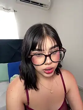 Lily Woodz online show from 6, 3, 2026