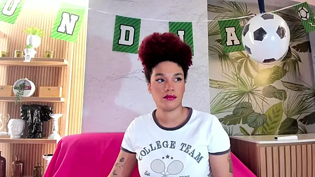 Snapshot of loladupont chatting on 15, 6, 2026 loladupont online show from 15, 6, 2026