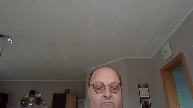 Snapshot of pumel60 chatting on 5, 2, 2025 pumel60 online show from 5, 2, 2025