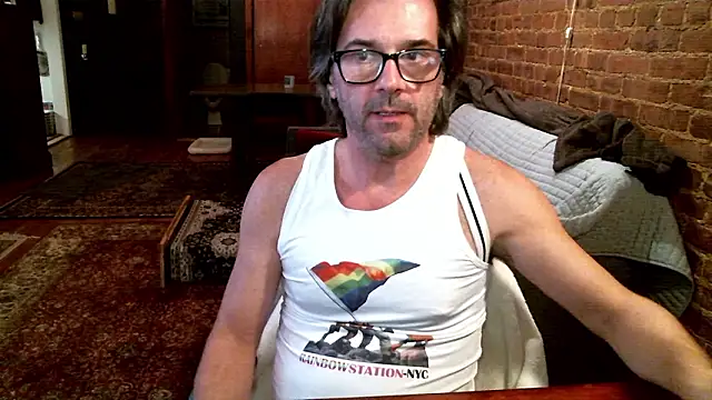 Johnny Bottoms online show from 6, 3, 2026