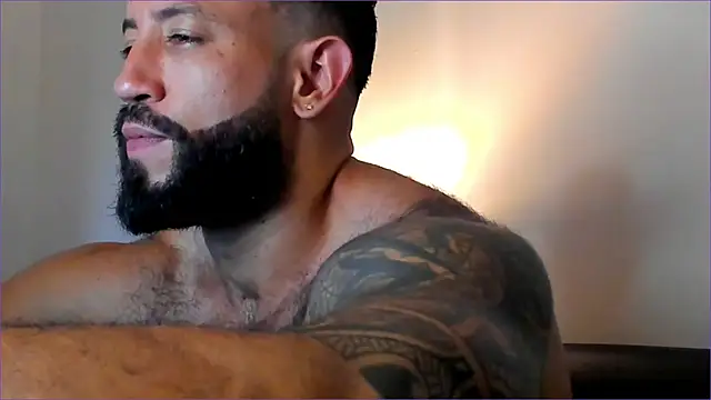 Snapshot of BradLeon_ chatting on 15, 10, 2025 BradLeon online show from 15, 10, 2025