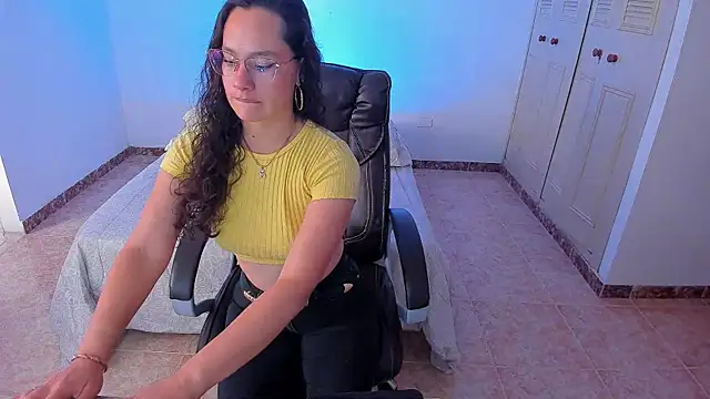 emmaTorres1 online show from 18, 1, 2025