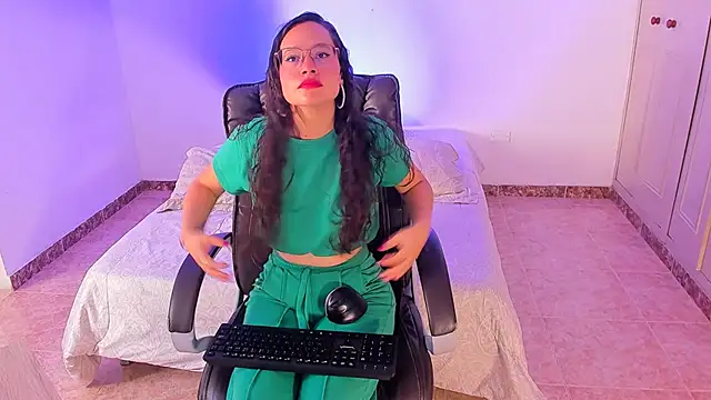 emmaTorres1 online show from 21, 1, 2025