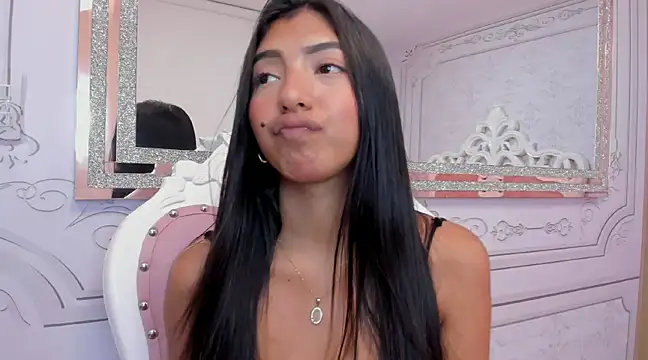 Daphne Fox  online show from 8, 3, 2025