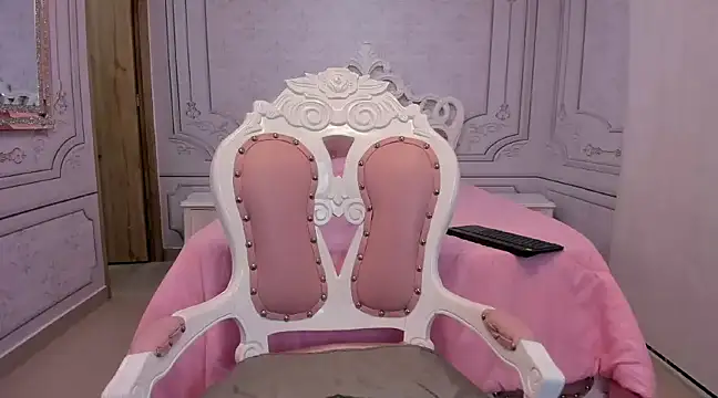 Daphne Fox  online show from 9, 3, 2025