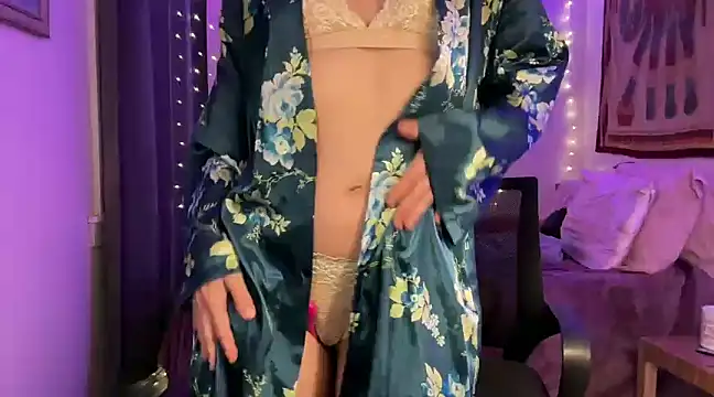 Snapshot of leahsparkles chatting on 19, 3, 2025 leahsparkles online show from 19, 3, 2025