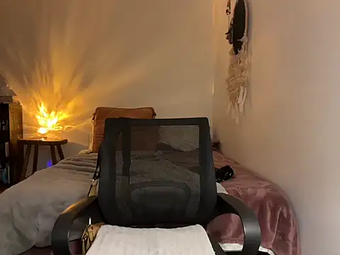 Snapshot of leahsparkles chatting on 30, 9, 2025 leahsparkles online show from 30, 9, 2025