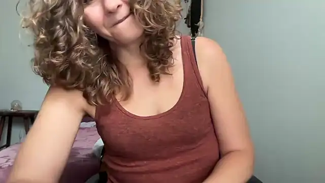 Snapshot of leahsparkles chatting on 30, 9, 2025 leahsparkles online show from 30, 9, 2025