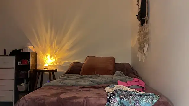 Snapshot of leahsparkles chatting on 2, 10, 2025 leahsparkles online show from 2, 10, 2025