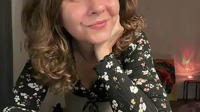 Snapshot of leahsparkles chatting on 12, 10, 2025 leahsparkles online show from 12, 10, 2025