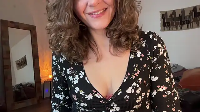 Snapshot of leahsparkles chatting on 9, 11, 2025 leahsparkles online show from 9, 11, 2025