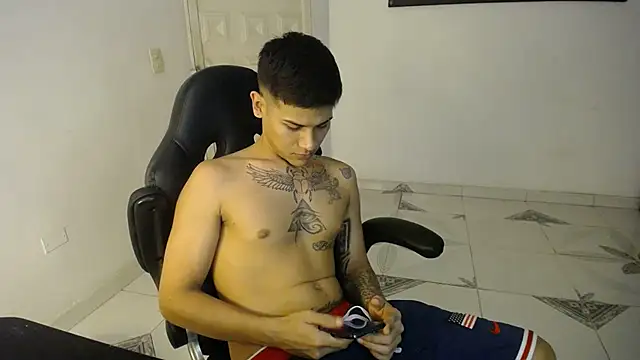 Clyde019 online show from 26, 2, 2025