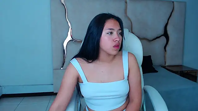 IsabellRodriguez18 online show from 5, 2, 2025