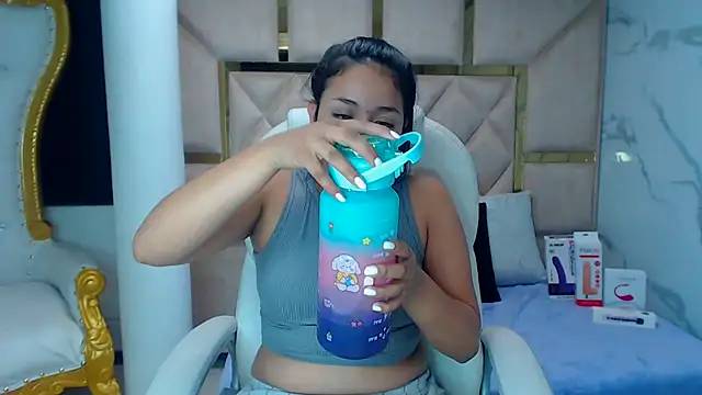 IsabellRodriguez18 online show from 7, 3, 2025