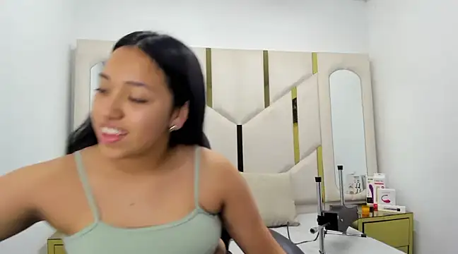 IsabellRodriguez18 online show from 12, 3, 2025