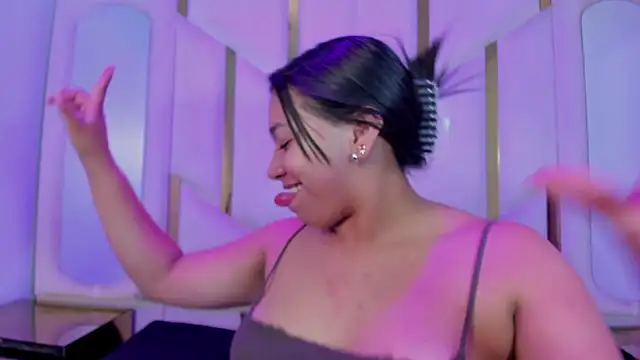 IsabellRodriguez18 online show from 12, 4, 2026