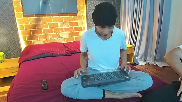 Snapshot of AntonAndSofii chatting on 20, 1, 2025 AntonAndSofii online show from 20, 1, 2025