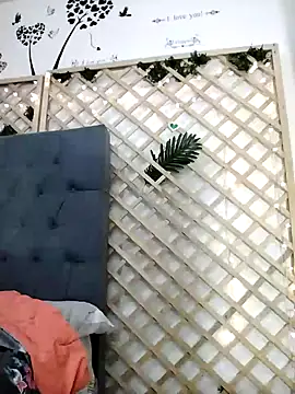 Mia WAll online show from 30, 12, 2024