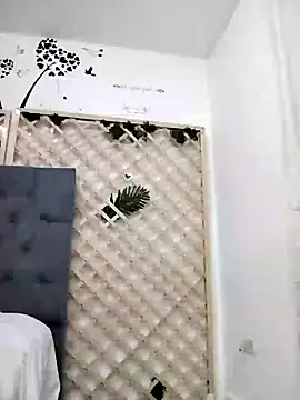 Mia WAll online show from 1, 1, 2025