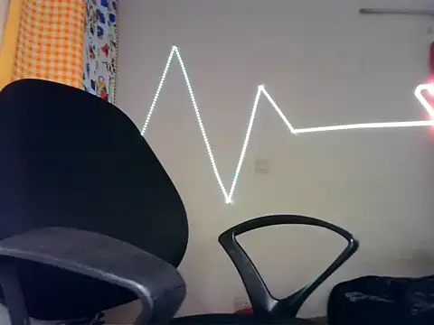 Snapshot of roseofvenom chatting on 21, 2, 2025 roseofvenom online show from 21, 2, 2025