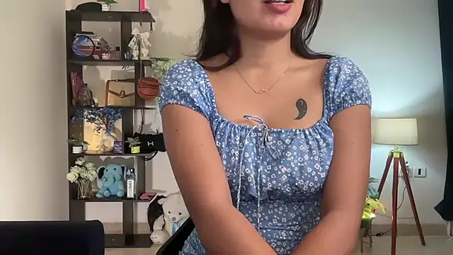 Snapshot of roseofvenom chatting on 4, 11, 2025 roseofvenom online show from 4, 11, 2025