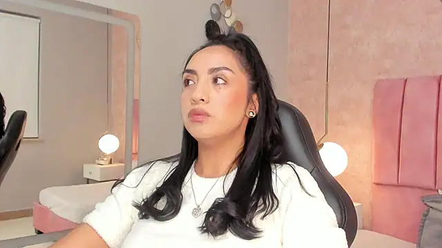 Snapshot of MAGIC_AURORAA chatting on 13, 3, 2025 MAGIC AURORAA online show from 13, 3, 2025