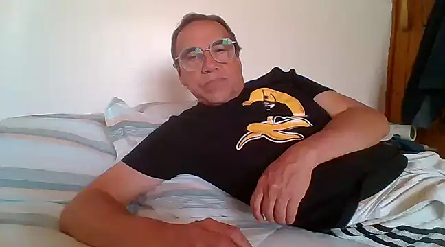 Snapshot of santiagon2015 chatting on 8, 1, 2025 santiagon2015 online show from 8, 1, 2025