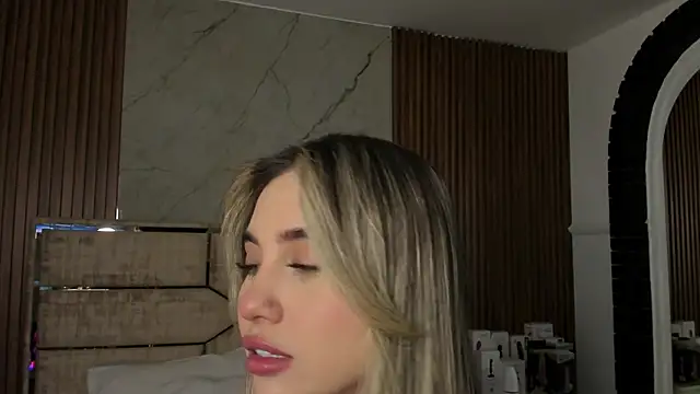 EmiilyHendriixx online show from 15, 2, 2025