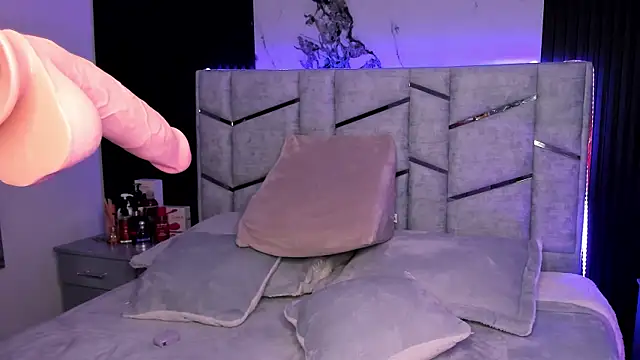 Snapshot of daniiphoeniixx chatting on 2, 2, 2025 daniiphoeniixx online show from 2, 2, 2025