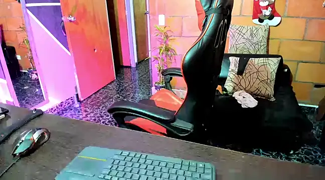 Adam Valenciia online show from 20, 2, 2025