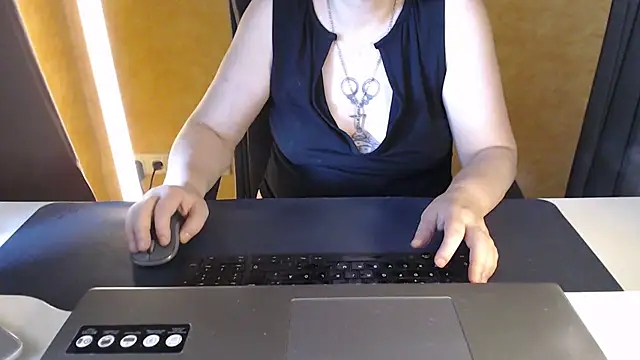 Snapshot of Sweet_Phoenix chatting on 11, 7, 2026 Sweet Phoenix online show from 11, 7, 2026