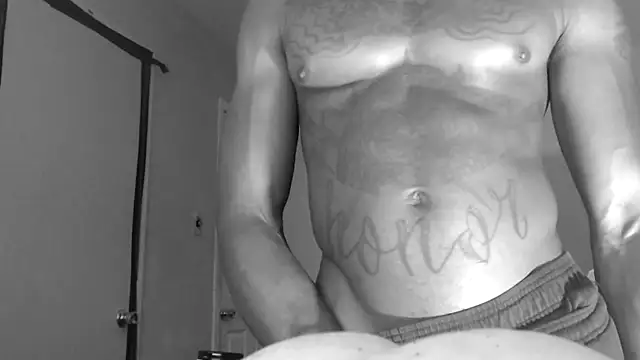 Snapshot of dominatingblacklove chatting on 11, 10, 2025 dominatingblacklove online show from 11, 10, 2025