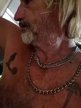 Snapshot of Cloudin_around chatting on 11, 4, 2026 Cloudin around online show from 11, 4, 2026