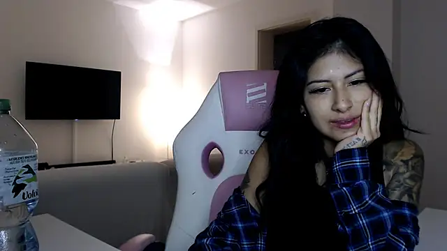 Snapshot of QueenFernanda chatting on 11, 1, 2025 QueenFernanda online show from 11, 1, 2025