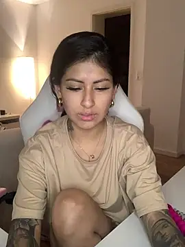 Snapshot of QueenFernanda chatting on 28, 1, 2025 QueenFernanda online show from 28, 1, 2025