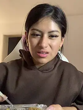 Snapshot of QueenFernanda chatting on 11, 2, 2025 QueenFernanda online show from 11, 2, 2025