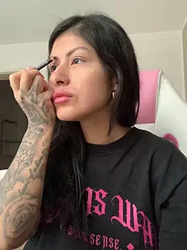 Snapshot of QueenFernanda chatting on 15, 2, 2025 QueenFernanda online show from 15, 2, 2025