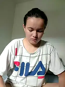 Snapshot of camillebr chatting on 21, 1, 2025 camillebr online show from 21, 1, 2025