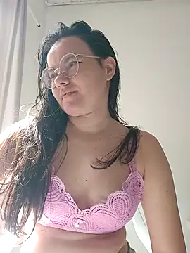 Snapshot of camillebr chatting on 5, 11, 2025 camillebr online show from 5, 11, 2025