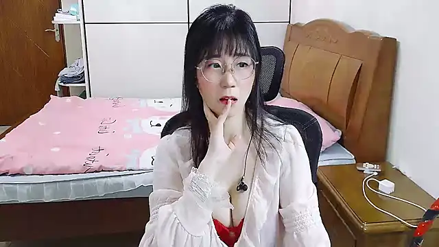 Snapshot of Strawberry_baby chatting on 28, 2, 2025 Strawberry baby online show from 28, 2, 2025