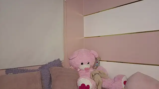 Charlotte  Miller online show from 26, 10, 2025