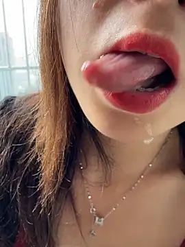 SSSniang- online show from 28, 10, 2025