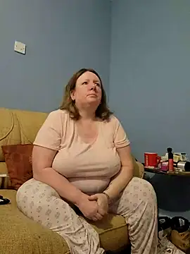 curvy girl71 online show from 17, 3, 2025