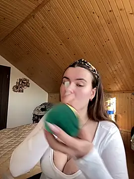 mewKate online show from 4, 4, 2026