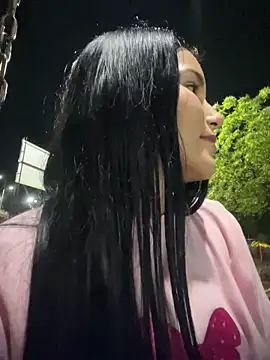 the queen of street online show from 17, 4, 2026