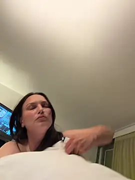 justpeachybaby online show from 3, 6, 2026