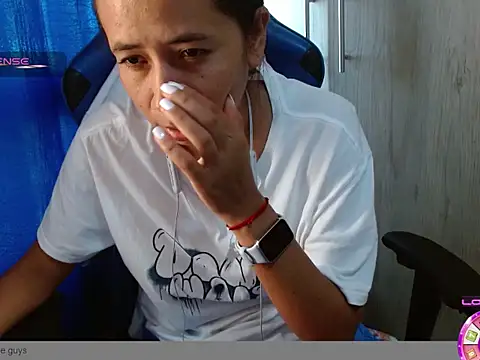 Snapshot of Danielagomez33 chatting on 3, 3, 2026 Danielagomez33 online show from 3, 3, 2026