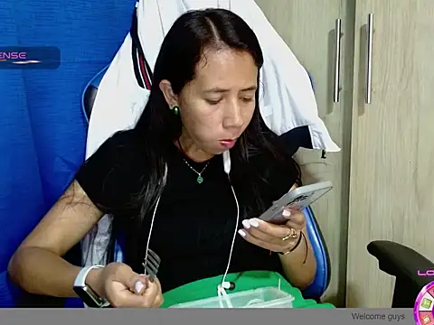 Snapshot of Danielagomez33 chatting on 21, 3, 2026 Danielagomez33 online show from 21, 3, 2026