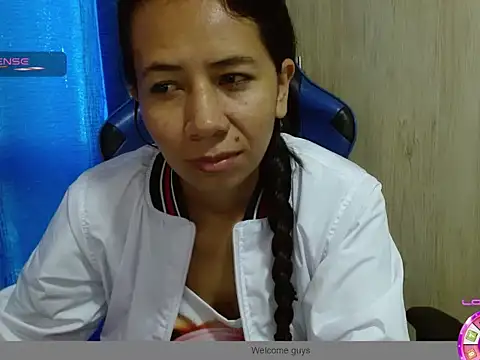 Snapshot of Danielagomez33 chatting on 21, 3, 2026 Danielagomez33 online show from 21, 3, 2026